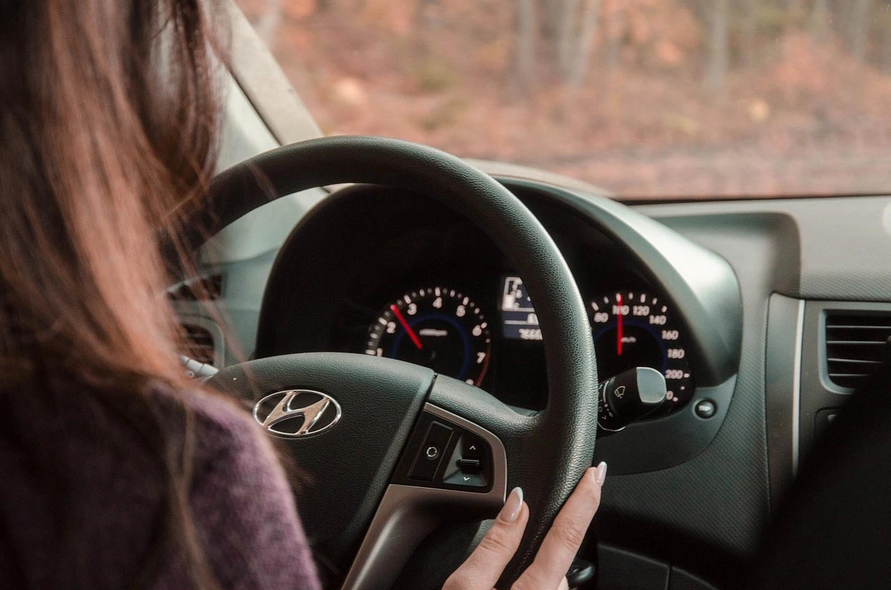 Seguro de carro para mulher: É realmente mais barato?